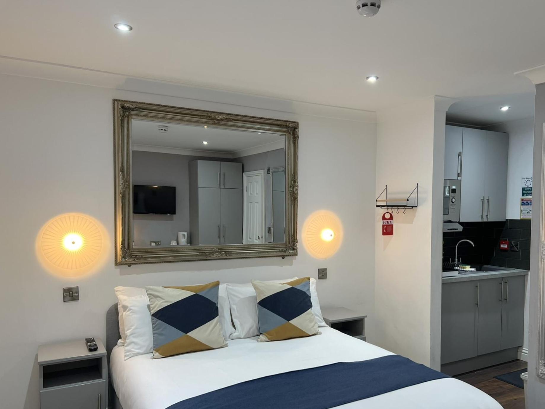 Melbury Rooms & Studios Exeter Room photo